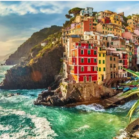 Komodo & Cinque Terre Apartment