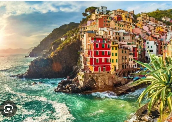 Komodo & Cinque Terre Apartment