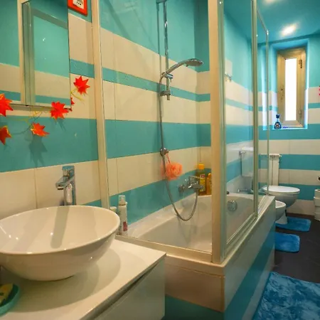 Komodo & Cinque Terre Apartment *